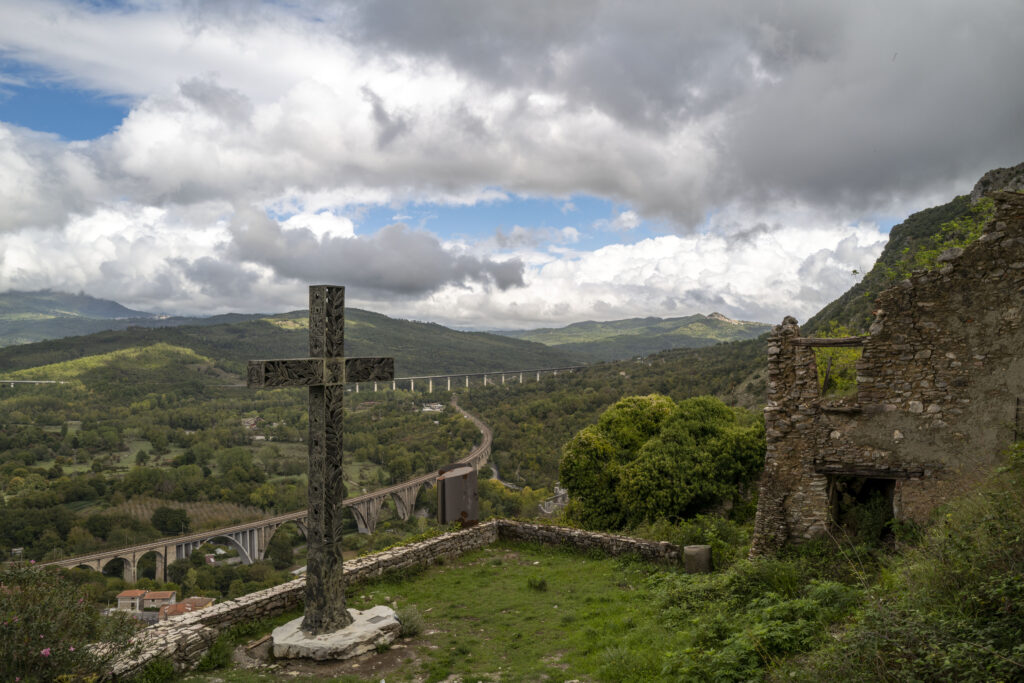 Blick von San Severino ins Tal.