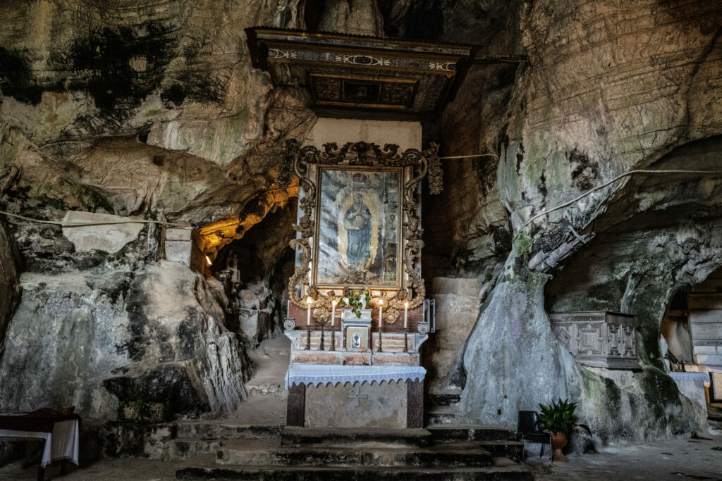 Höhlenkirche in Sant Angelo a Fasanella, Cilento.